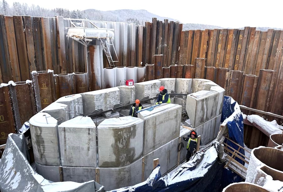 В Иркутской области возводят русловые опоры моста через Витим
